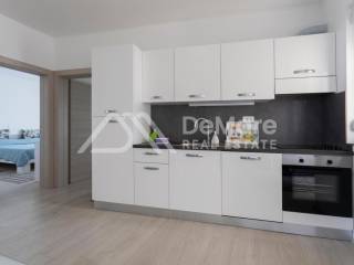 Apartman na moru, Prodaja, Nin, Zaton