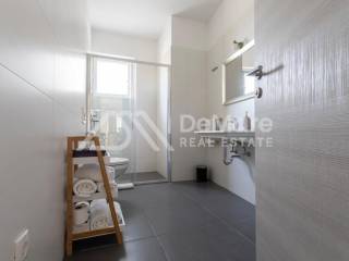 Apartman na moru, Prodaja, Nin, Zaton