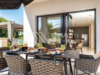 Vila, Prodaja, Privlaka, Privlaka