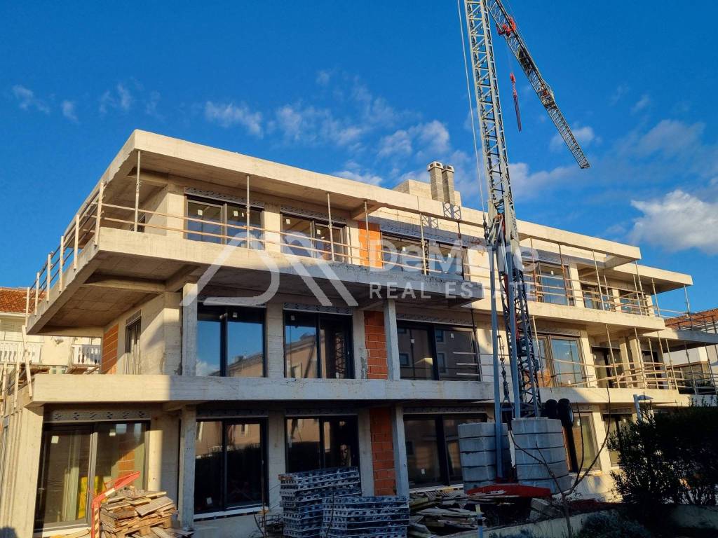 Luksuzni apartman, Prodaja, Privlaka, Privlaka