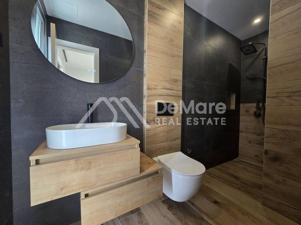 Luksuzna vila, Prodaja, Privlaka, Privlaka