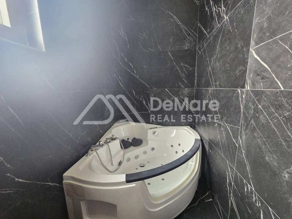 Luksuzna vila, Prodaja, Privlaka, Privlaka
