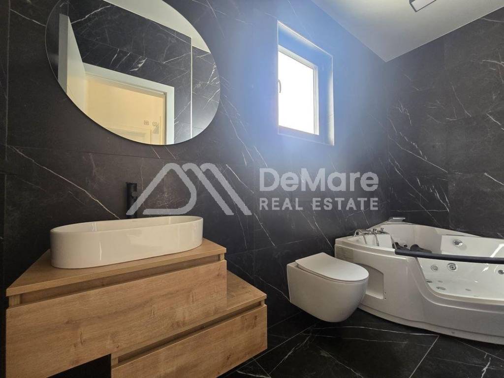 Luksuzna vila, Prodaja, Privlaka, Privlaka