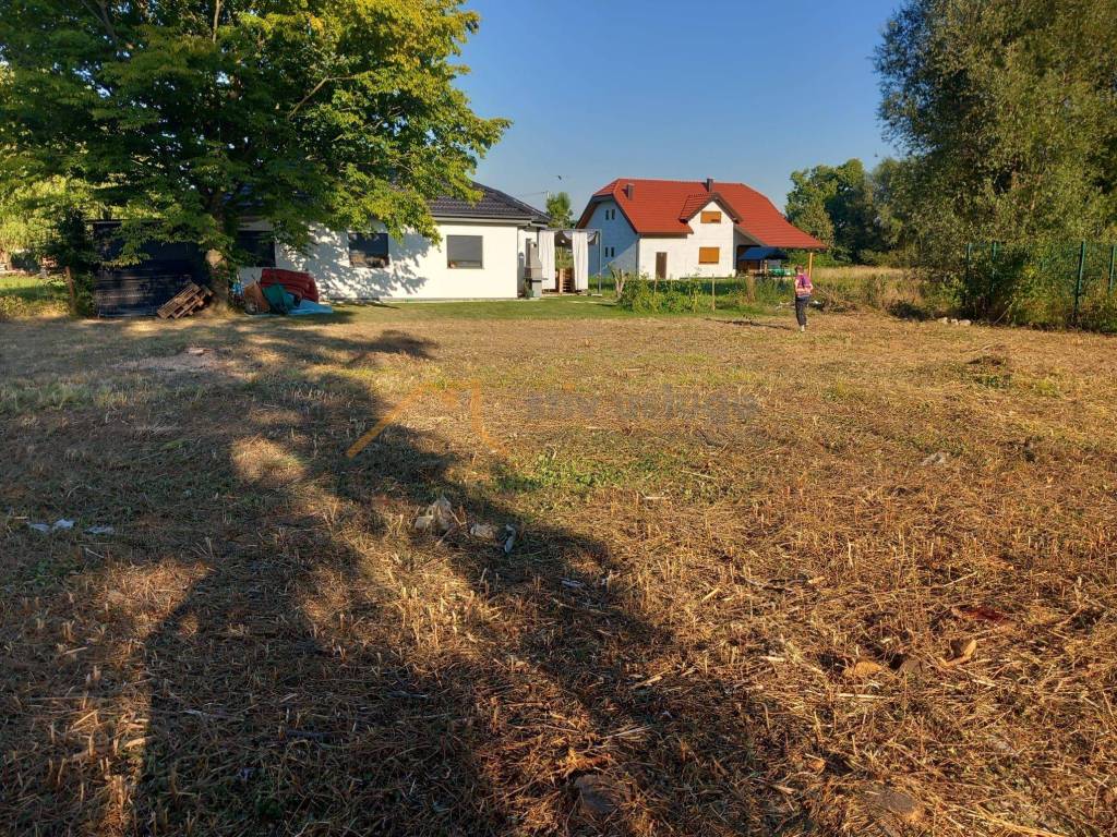 Gradjevinsko stambeno zemljiste, Prodaja, Ivanic-grad, Centar