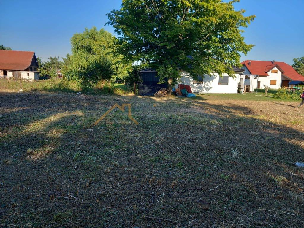 Gradjevinsko stambeno zemljiste, Prodaja, Ivanic-grad, Centar