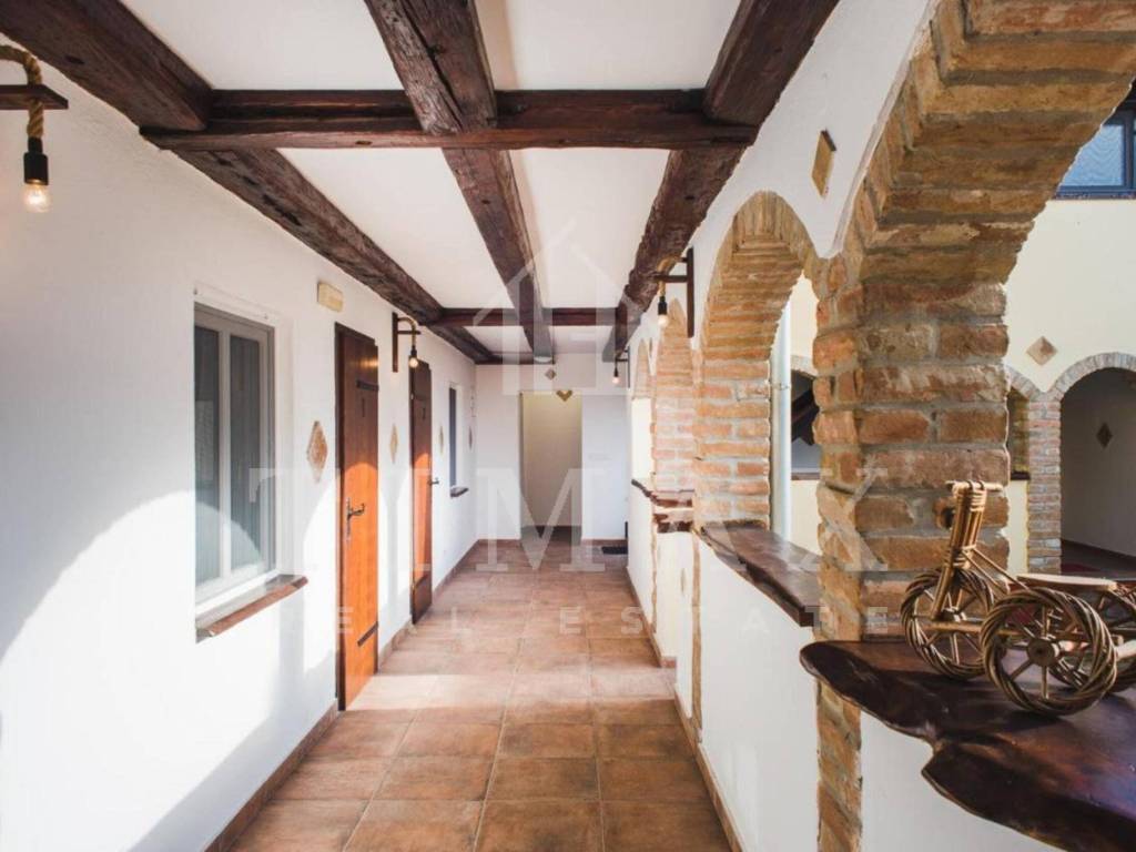 Stambeno poslovni objekt, Prodaja, Knezevi vinogradi, Karanac