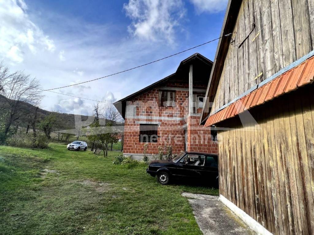 Drvena kuca, Prodaja, Plaski, Plaski