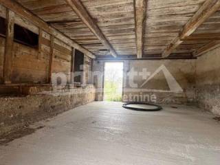 Kuca u izgradnji, Prodaja, Vrhovine, Vrhovine