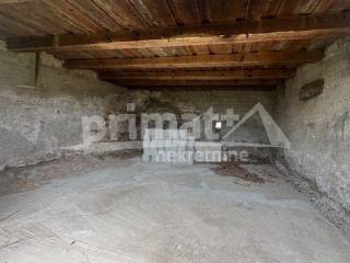 Kuca u izgradnji, Prodaja, Vrhovine, Vrhovine