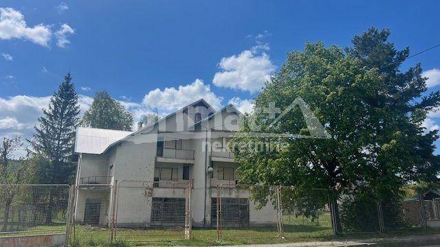 Stambeno poslovni objekt, Prodaja, Plaski, Plaski