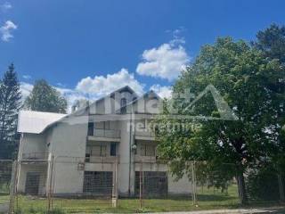 Stambeno poslovni objekt, Prodaja, Plaski, Plaski