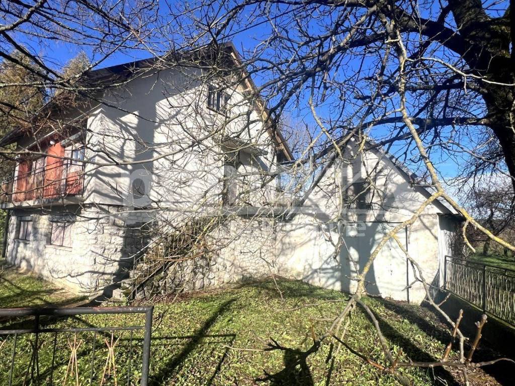 Kuca, Prodaja, Plaski, Lapat