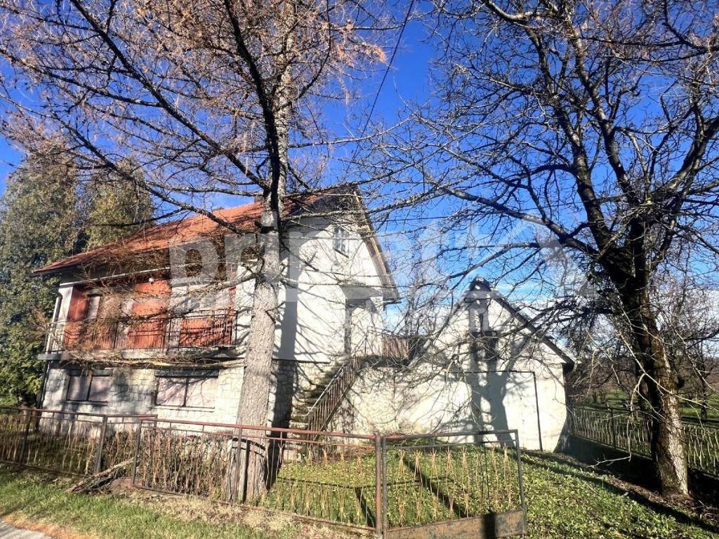 Kuca, Prodaja, Plaski, Lapat