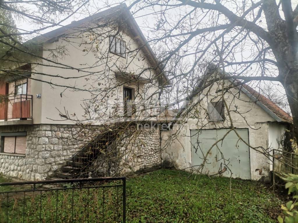 Kuca, Prodaja, Plaski, Lapat