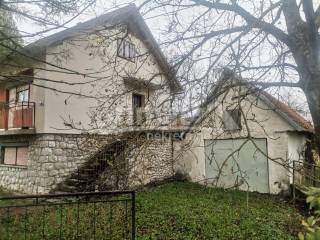 Kuca, Prodaja, Plaski, Lapat