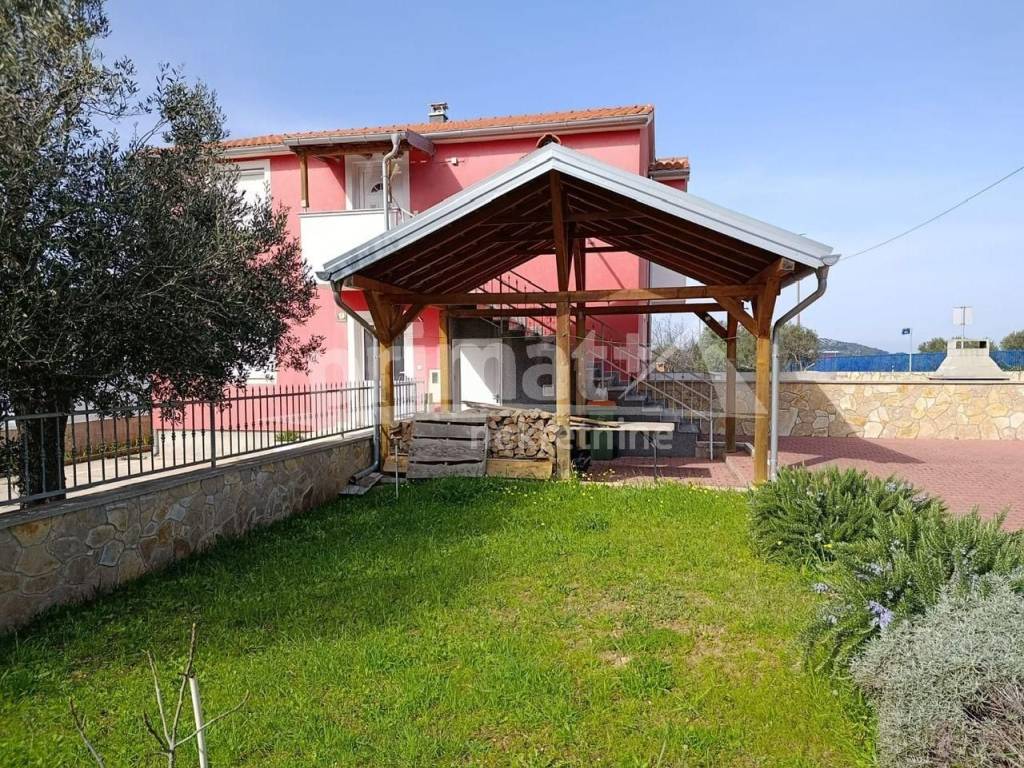 Apartman s okucnicom, Prodaja, Tisno, Tisno