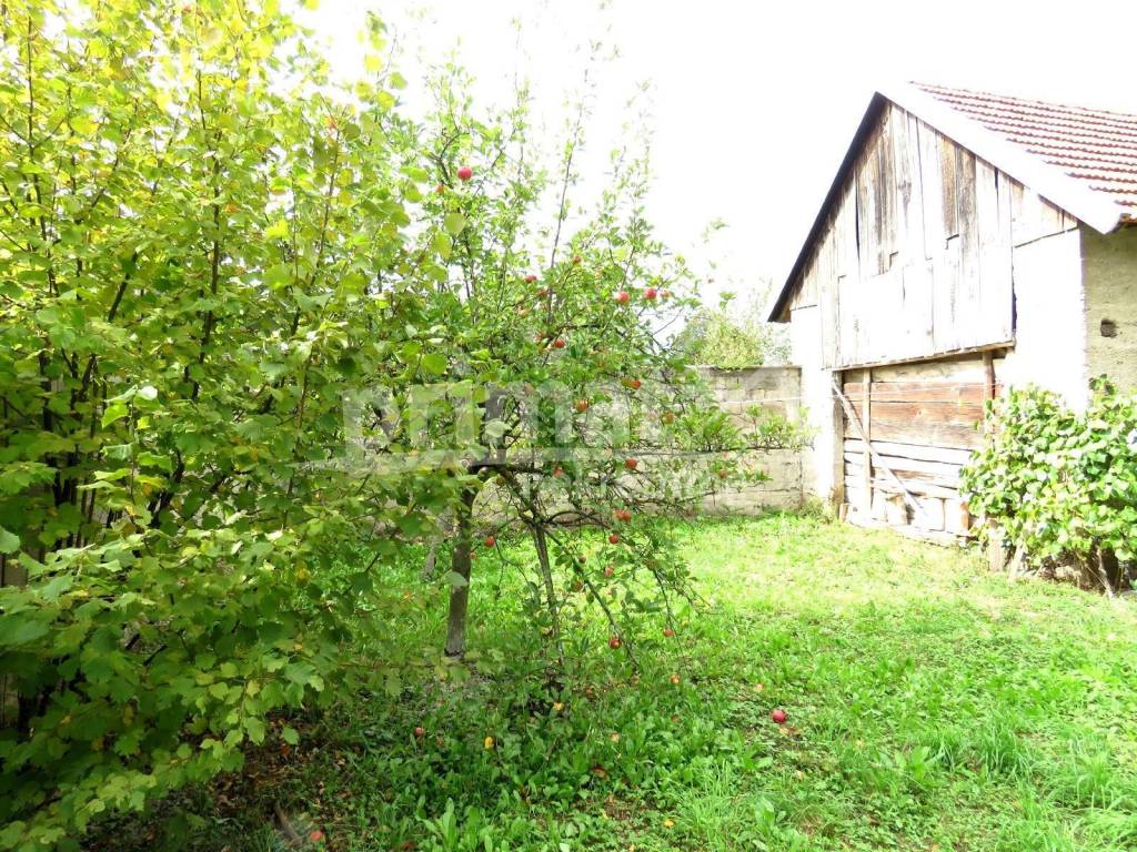 Drvena kuca, Prodaja, Josipdol, Skradnik