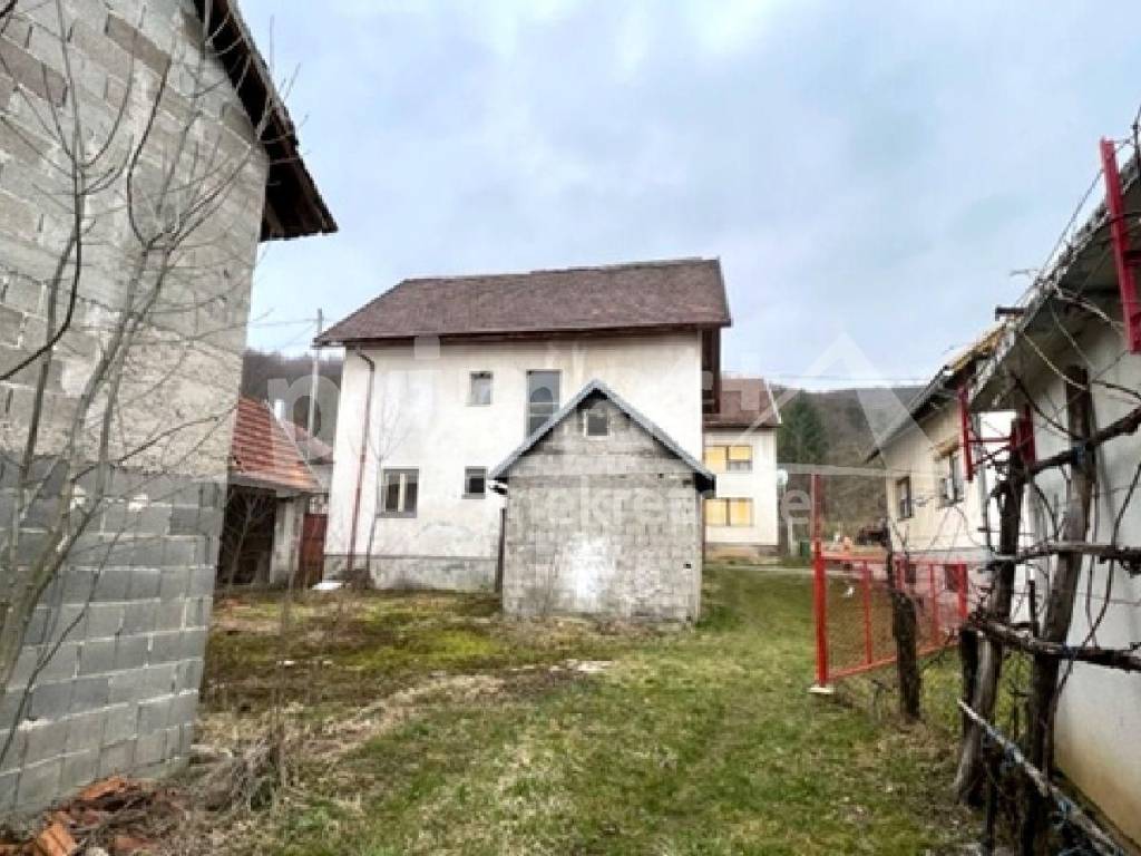 Obiteljska kuca, Prodaja, Plaski, Plaski