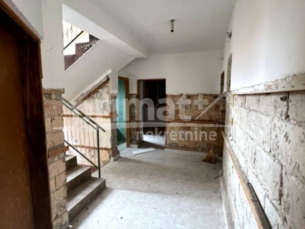 Obiteljska kuca, Prodaja, Plaski, Plaski