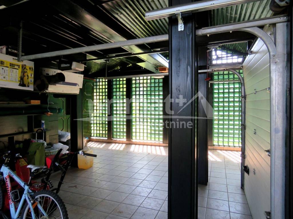 Garaza, Prodaja, Bosiljevo, Bosiljevo