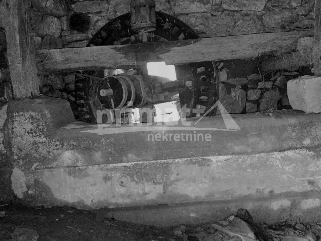 Uz vodu, Prodaja, Slunj, Slunj