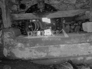 Uz vodu, Prodaja, Slunj, Slunj