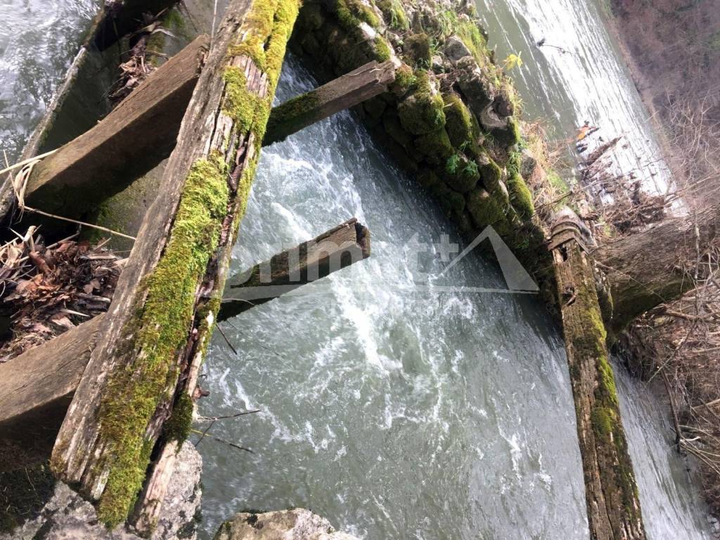 Uz vodu, Prodaja, Slunj, Slunj