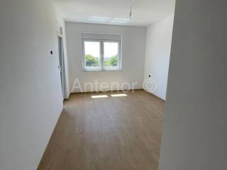 Dvojna kuća, Prodaja, Vrsi, Vrsi