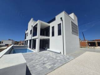 Dvojna kuća, Prodaja, Vrsi, Vrsi