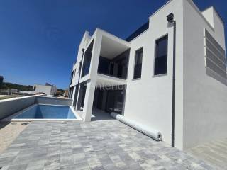 Dvojna kuća, Prodaja, Vrsi, Vrsi