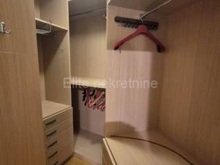 Stan u zgradi, Najam, Rijeka, Zapad