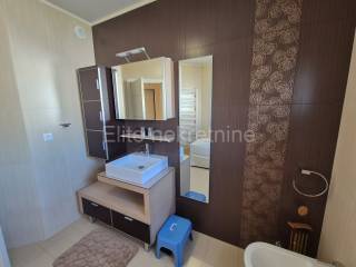 Stan u zgradi, Najam, Rijeka, Zapad