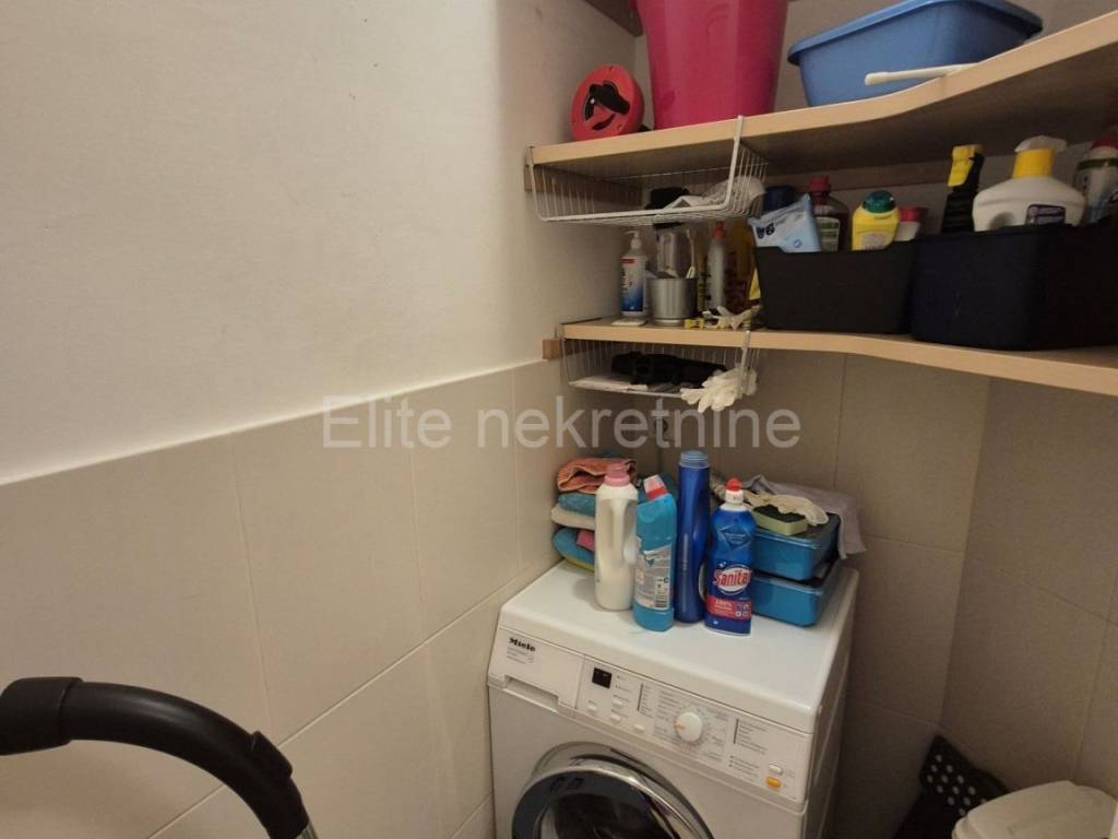 Stan u zgradi, Najam, Rijeka, Zapad