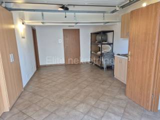 Stan u zgradi, Najam, Rijeka, Zapad