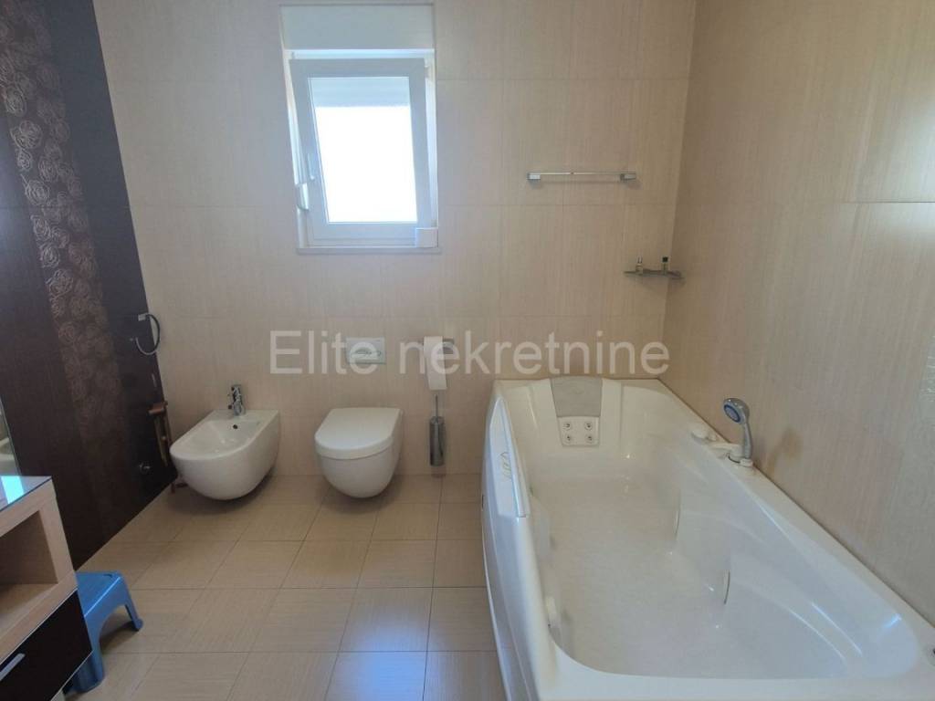 Stan u zgradi, Najam, Rijeka, Zapad