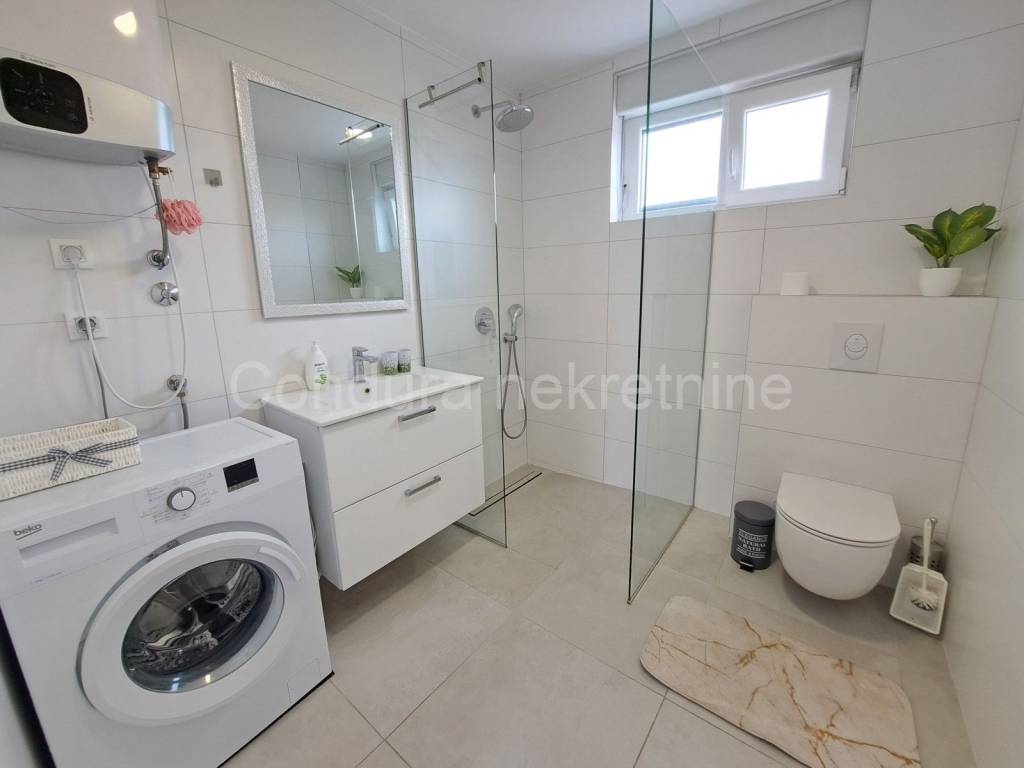 Apartman na moru, Prodaja, Nin, Nin