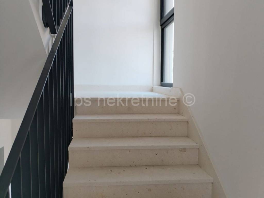 Stan u novogradnji, Prodaja, Okrug, Okrug Gornji