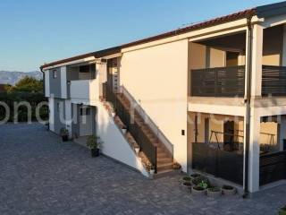 Apartman na moru, Prodaja, Vir, Vir
