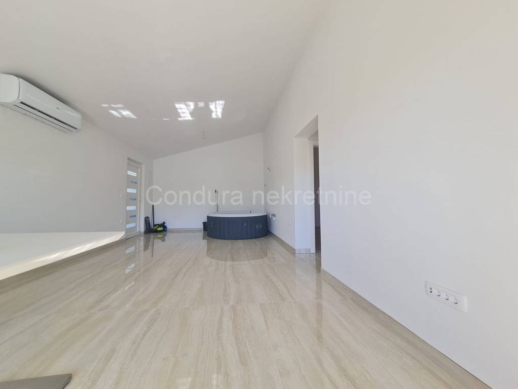 Apartman na moru, Prodaja, Vir, Vir