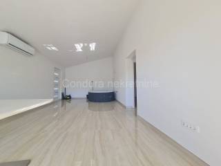 Apartman na moru, Prodaja, Vir, Vir