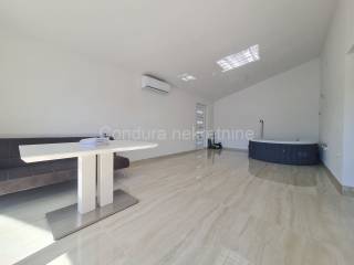 Apartman na moru, Prodaja, Vir, Vir