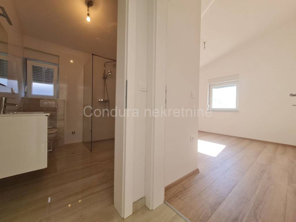 Apartman na moru, Prodaja, Vir, Vir