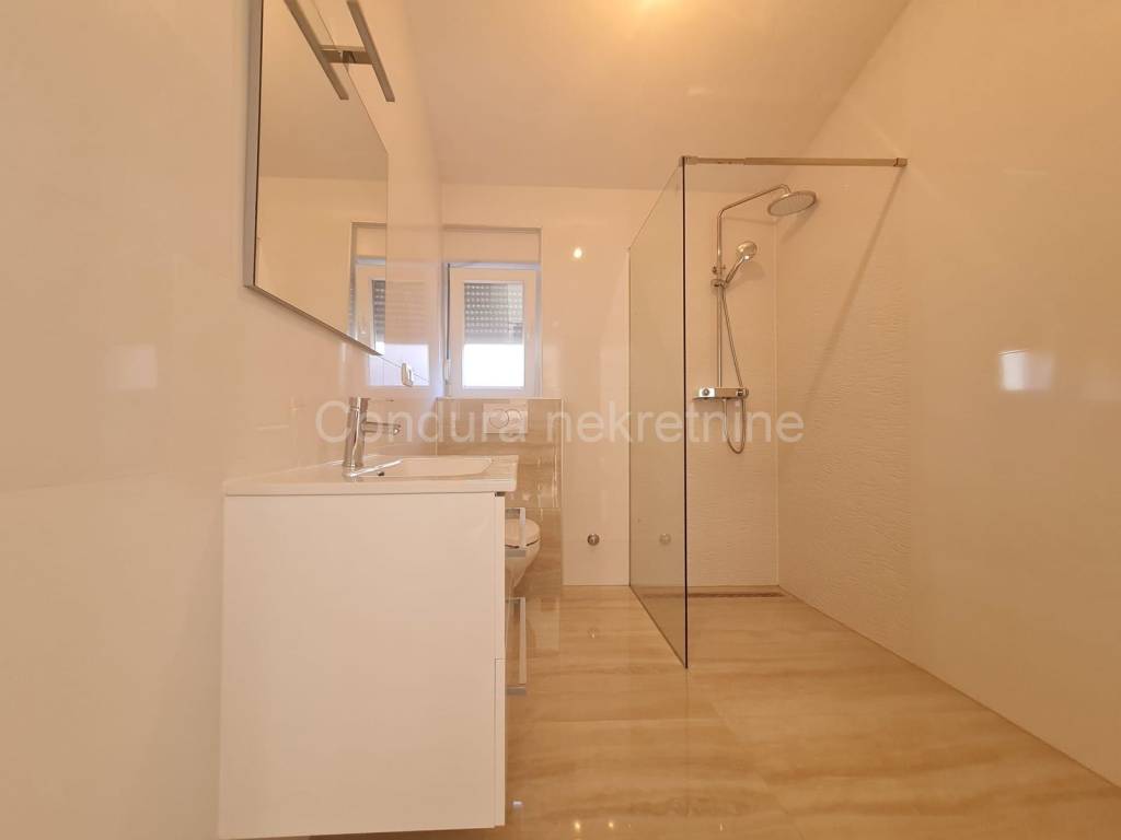 Apartman na moru, Prodaja, Vir, Vir