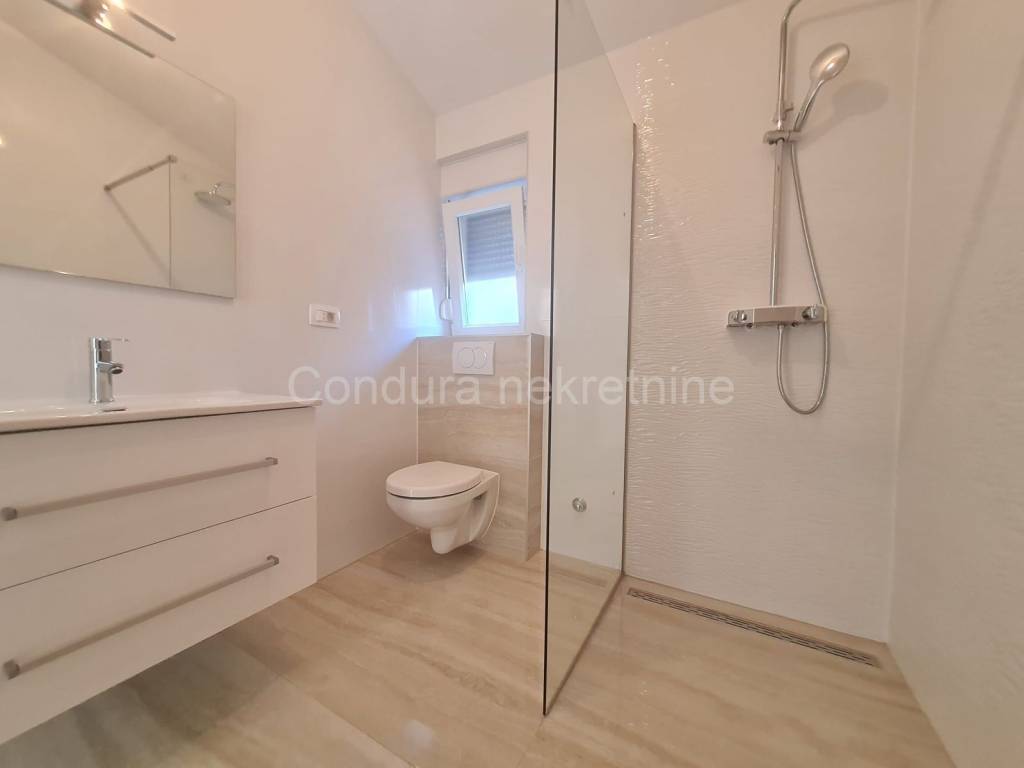 Apartman na moru, Prodaja, Vir, Vir