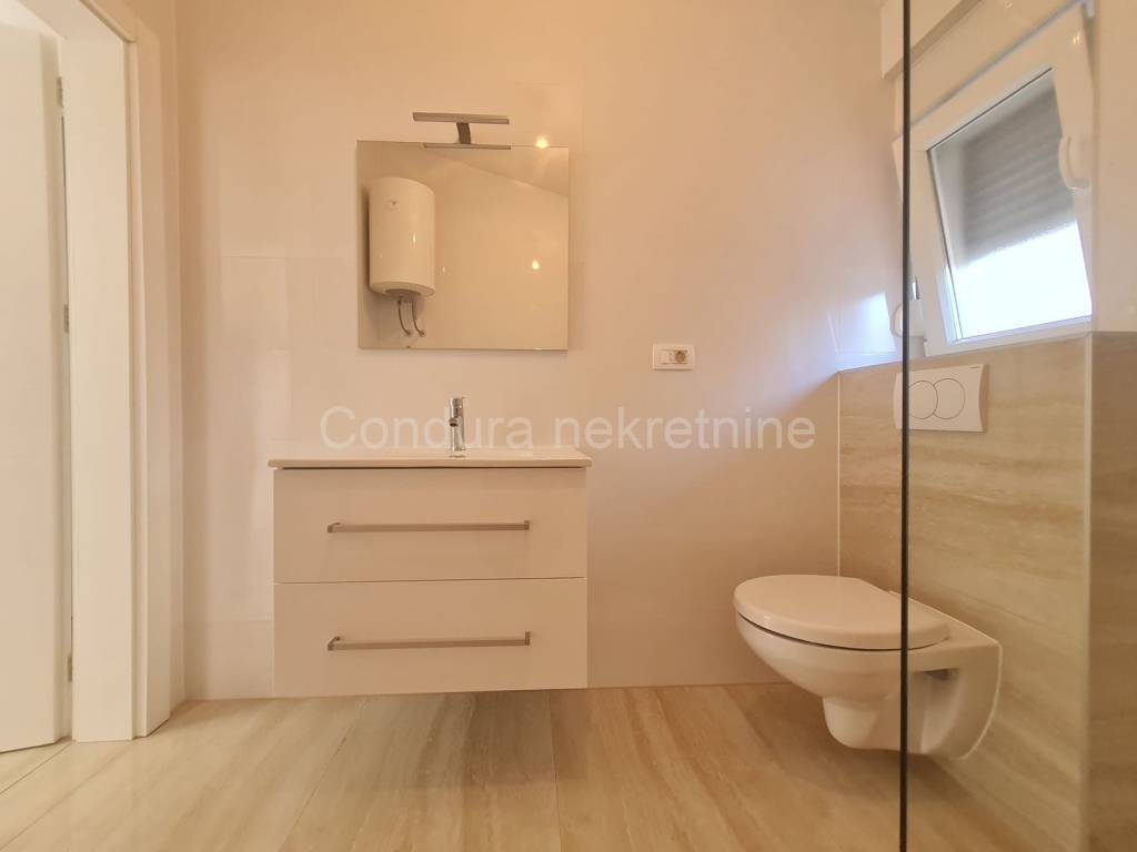 Apartman na moru, Prodaja, Vir, Vir