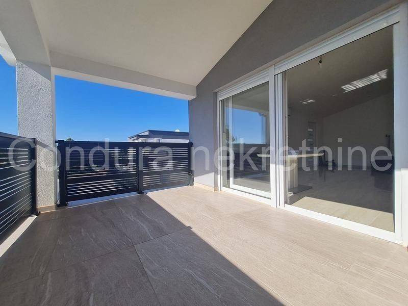 Apartman na moru, Prodaja, Vir, Vir