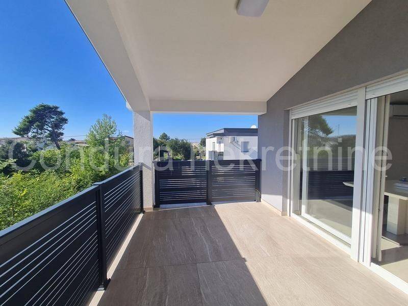 Apartman na moru, Prodaja, Vir, Vir