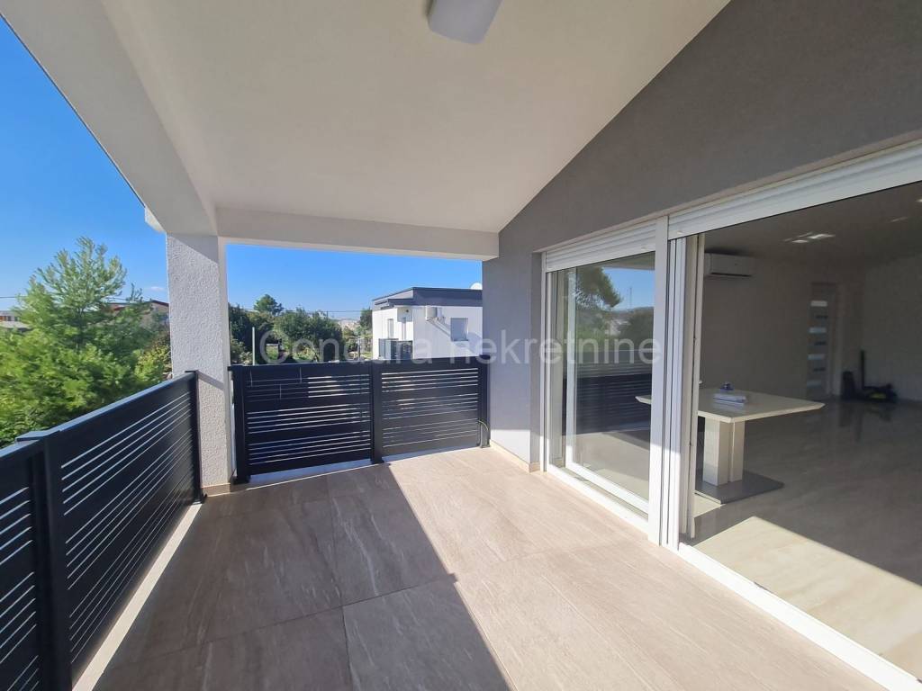 Apartman na moru, Prodaja, Vir, Vir