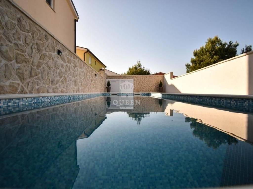 Apartmanska kuća, Prodaja, Vir, Vir