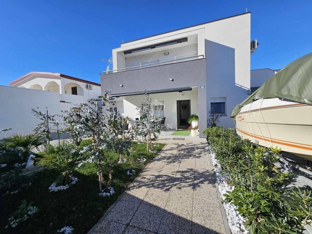 Apartmanska kuća, Prodaja, Vir, Vir